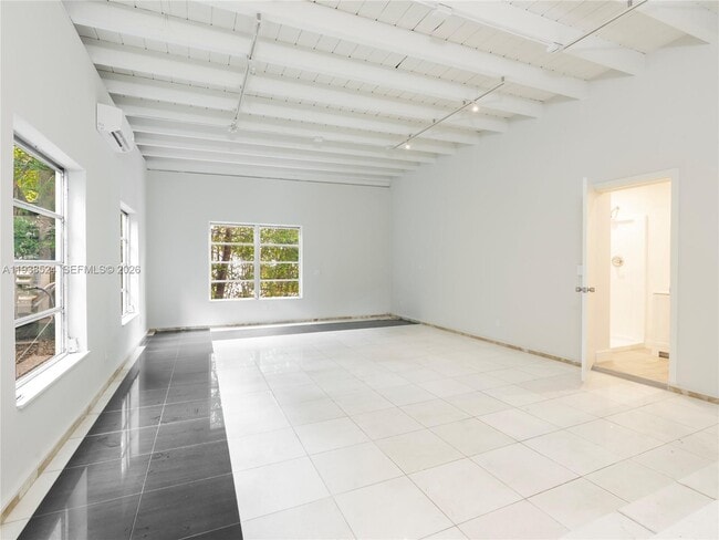 Building Photo - 650 NE 60th St