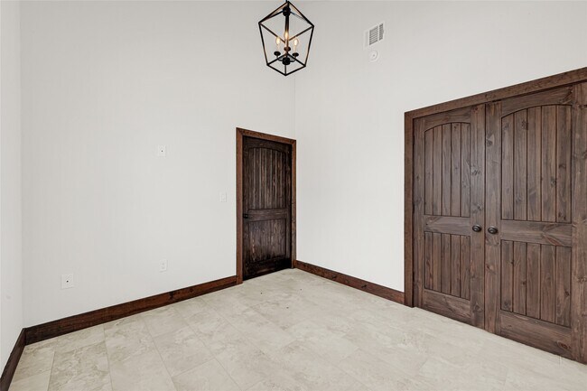 Building Photo - 29529 Turnbury Village Dr