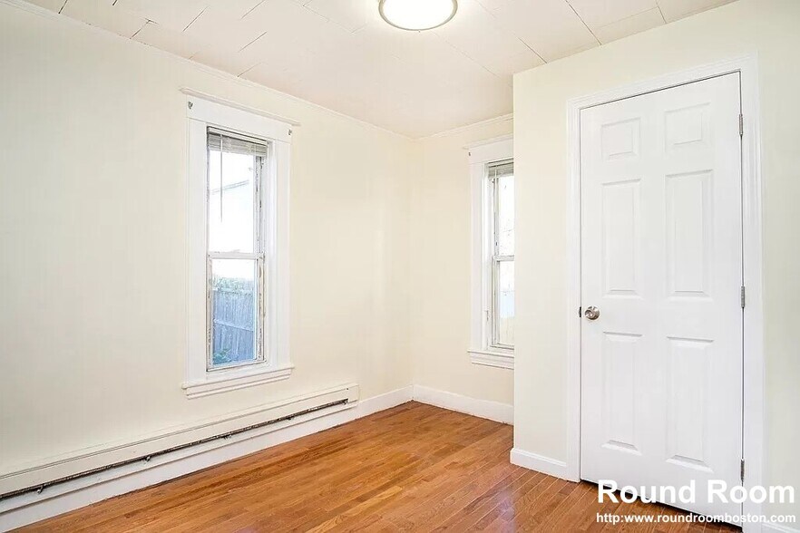 Building Photo - 28 Moreland St