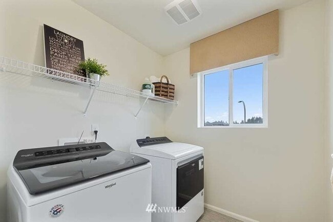 Building Photo - 1022 91st Ave SE