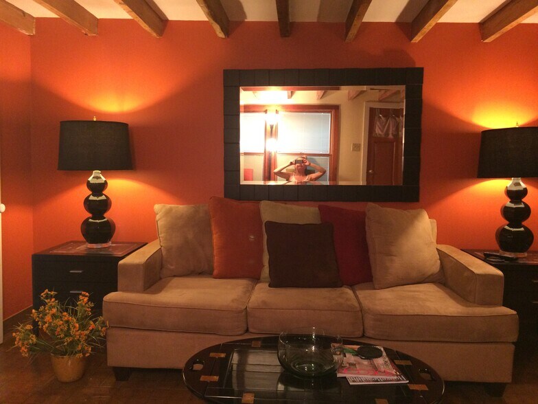 DOWN STAIRS DEN - 400 Millaudon St