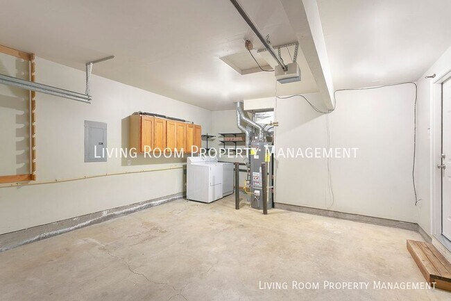 Building Photo - 5232 SE 64th Ave