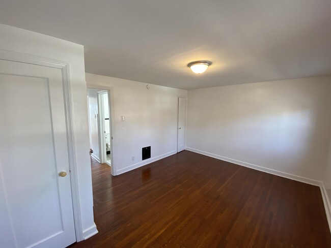 Building Photo - 2529 Derry St