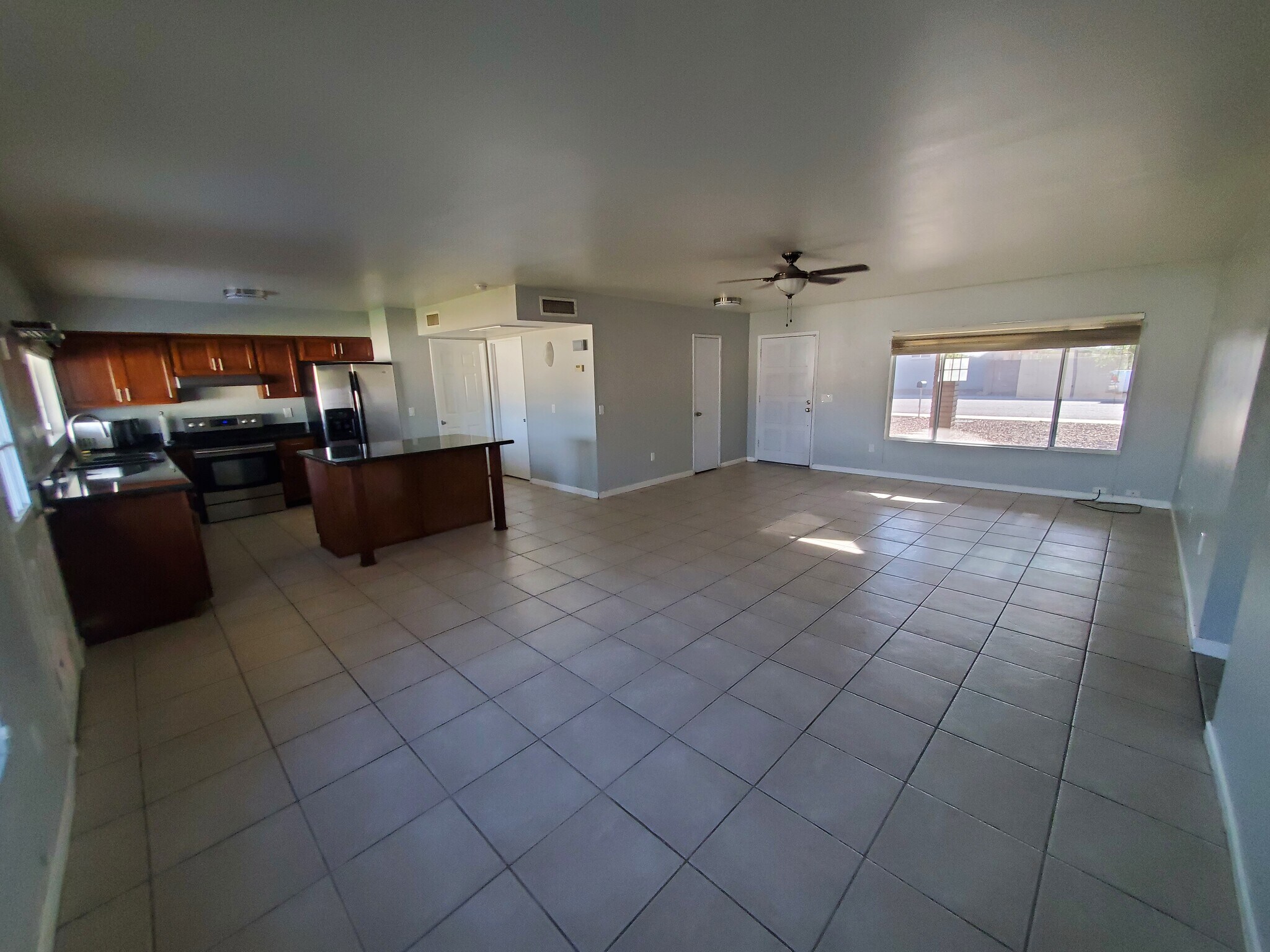 Building Photo - 3907 S Mitchell Dr
