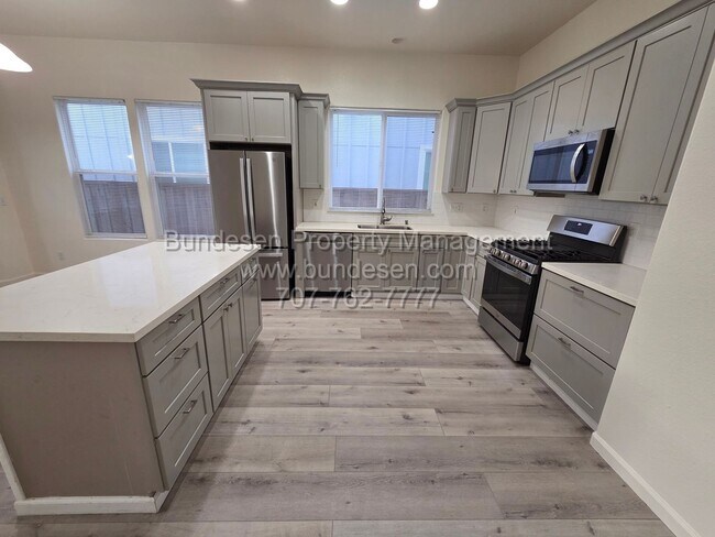 Building Photo - 3855 Louis Krohn Dr