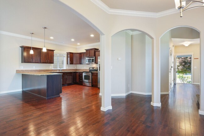Building Photo - MOVE IN READY! Heat pump with A/C - 4 bdrm home with den and large loft, fenced back yard. On cul...