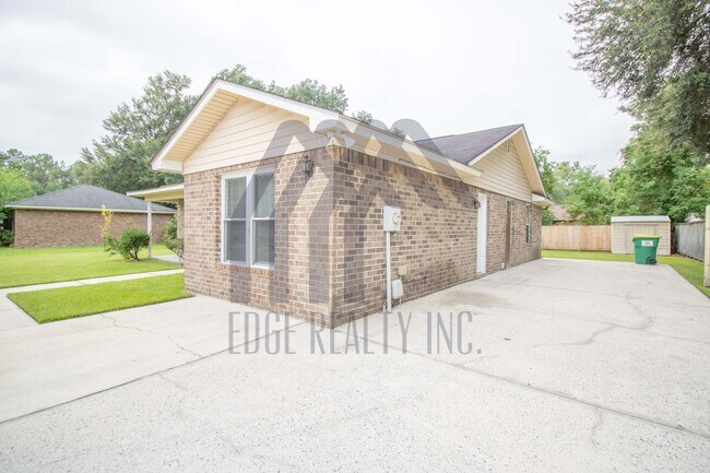 Building Photo - 1253 Roberts Way