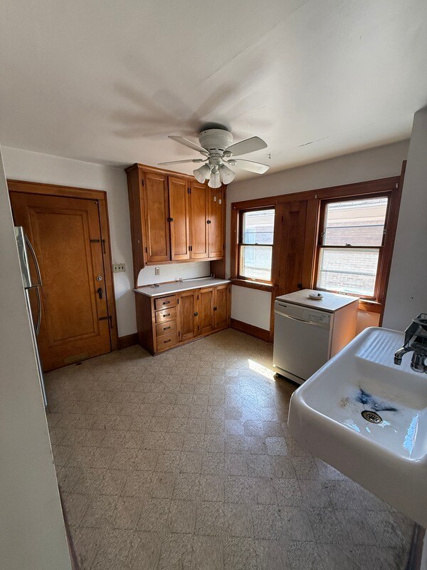 Building Photo - 2512 N 61st St