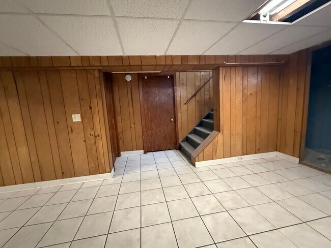 Building Photo - 2 Bed, 1 Bath Single-Family Home Close to Downtown!