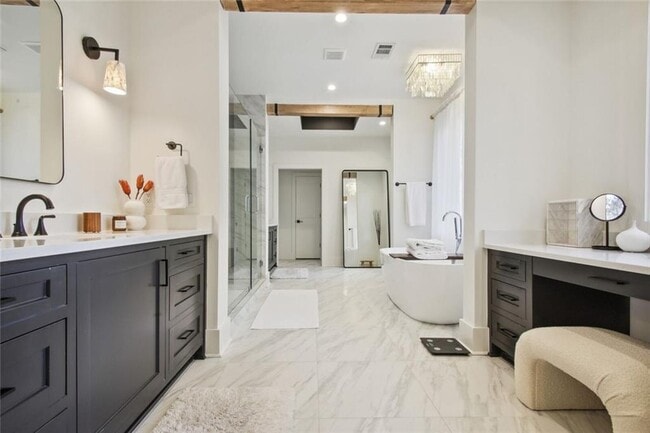 Building Photo - 3041 Parkridge Dr NE