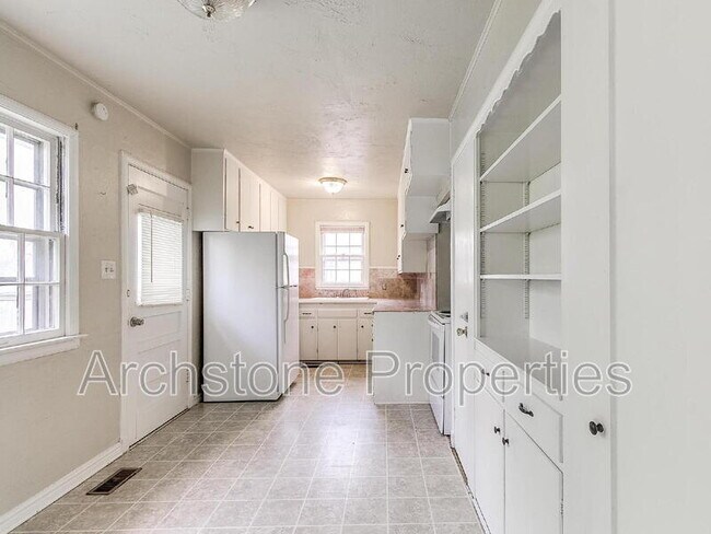 Building Photo - 1614 SW 41st St