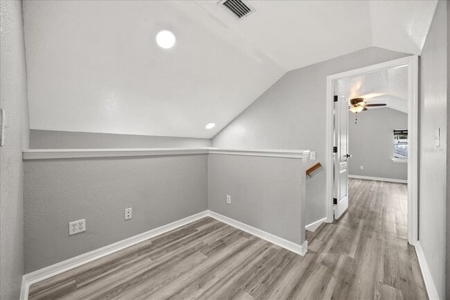 Building Photo - 748 Altaloma Ave