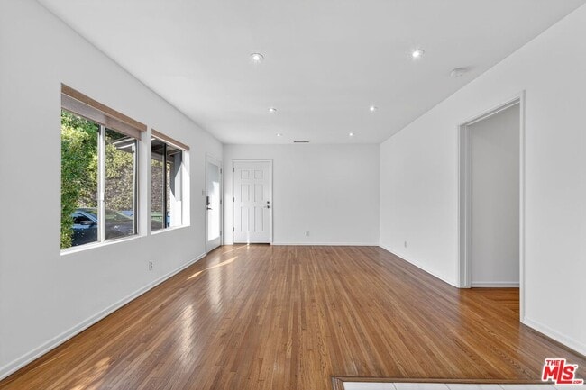 Building Photo - 2436 Walnut Ave