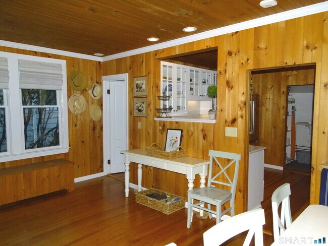 Building Photo - 187 Linden Ave