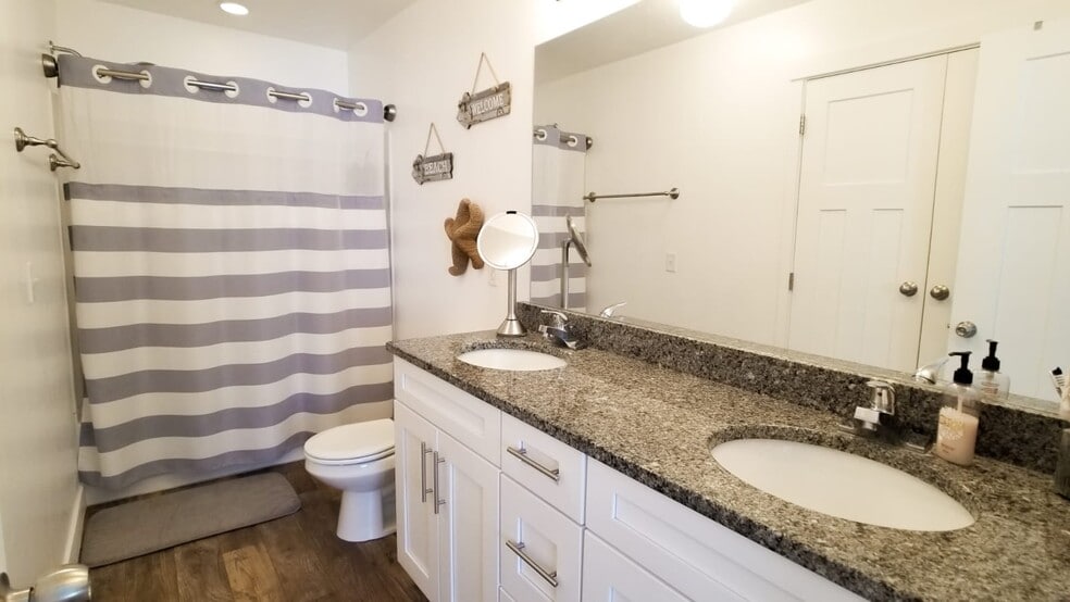 Master bathroom - 694 E 355 N