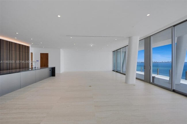 Building Photo - 5 Grove Isle Dr