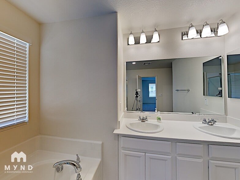 Building Photo - 8176 Kramer Rnch Ln