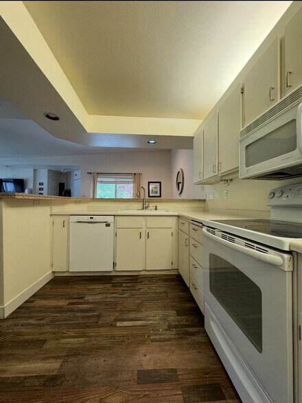 Building Photo - 5064 Foothills Dr