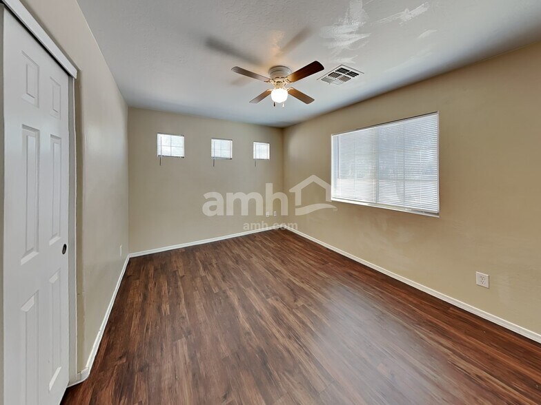 Building Photo - 11369 W Lincoln St