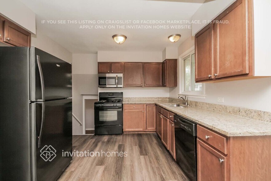 Building Photo - 3510 Maple Ln