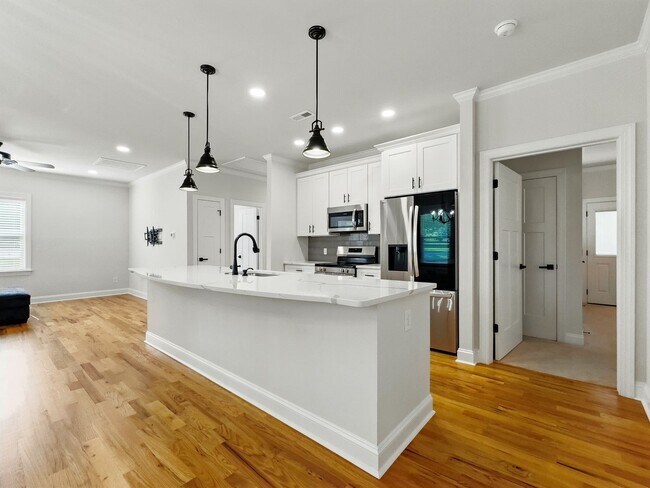 Building Photo - Mount Holly 3 Bedroom Ranch w/ Fenced in B...
