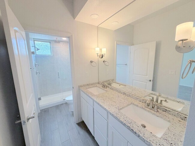 Building Photo - Beautiful 3 bed 2 bath home in Enchanted Hills area of Rio Rancho. Refrigerated Air! Near Hwy 550