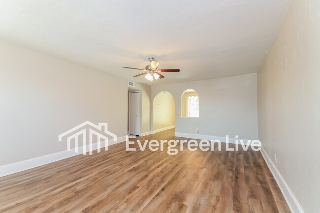 Building Photo - 1225 Bard Dr