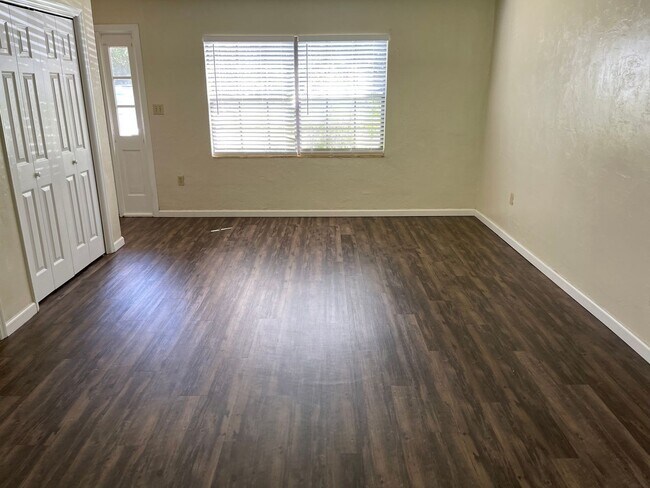 Building Photo - PORTLAND TOWNHOMES