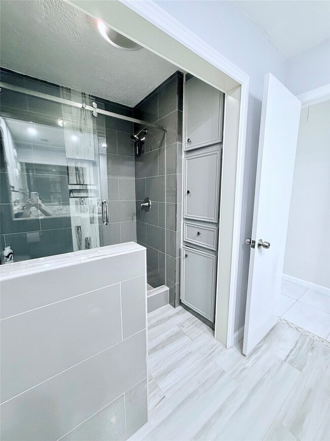 Building Photo - 6610 La Puente Dr