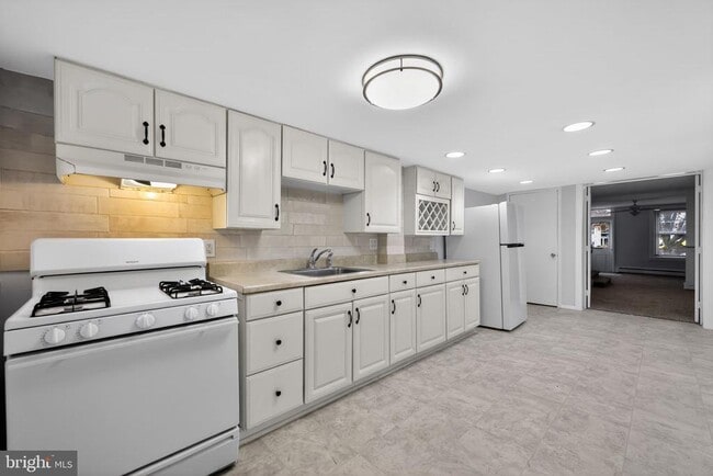 Building Photo - 354 E 6th Ave