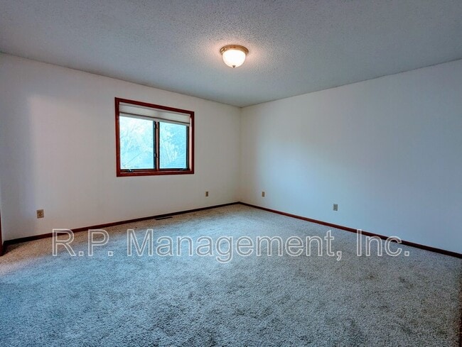 Building Photo - 12069 Wedgewood Dr NW