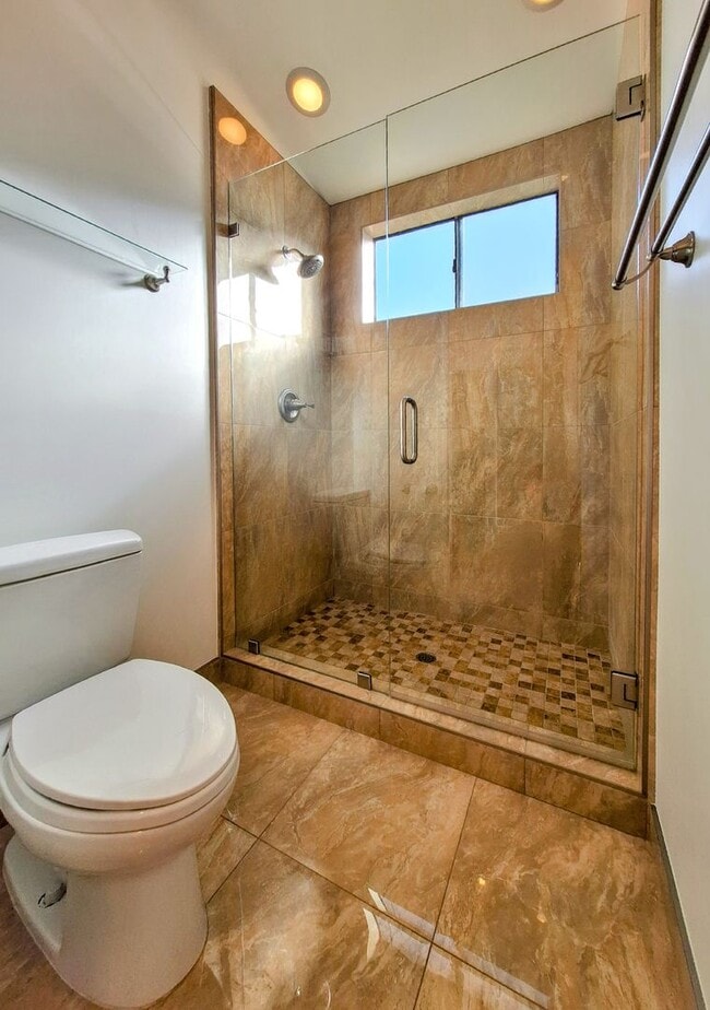 Building Photo - Beautiful 2bd Townhouse With Attached Garage, Private Patio, Pool/Hot Tub, & Clubhouse!