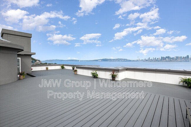 Building Photo - 1709 Harbor Ave SW