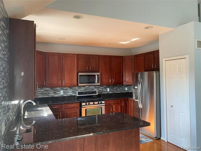 Building Photo - 39206 Silverthorne Bend