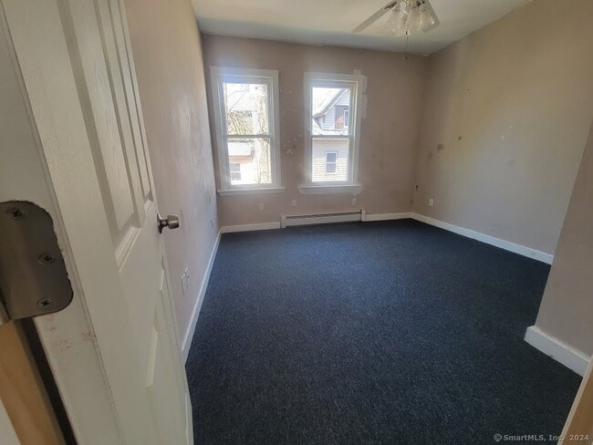 Building Photo - 572 Elm St