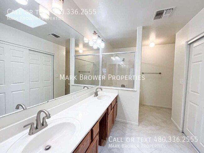 Building Photo - 5262 W Fairview St