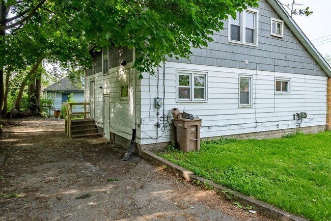 Building Photo - 44 Euclid Ave