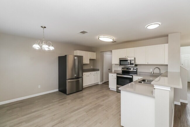 Building Photo - 208 Rinehardt St