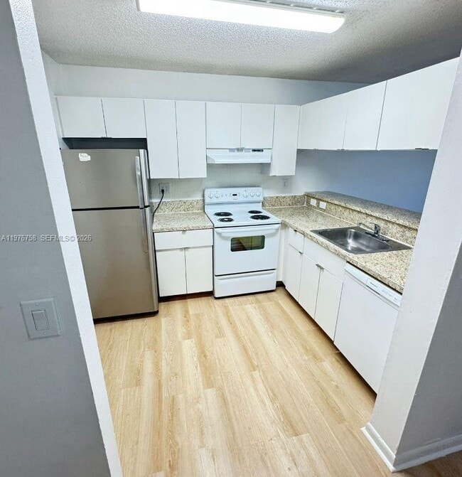 Building Photo - 9878 Nob Hill Ln