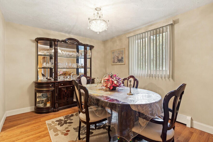 Building Photo - 100 Fellsview Ter