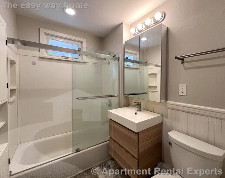 Building Photo - 107 Oxford St