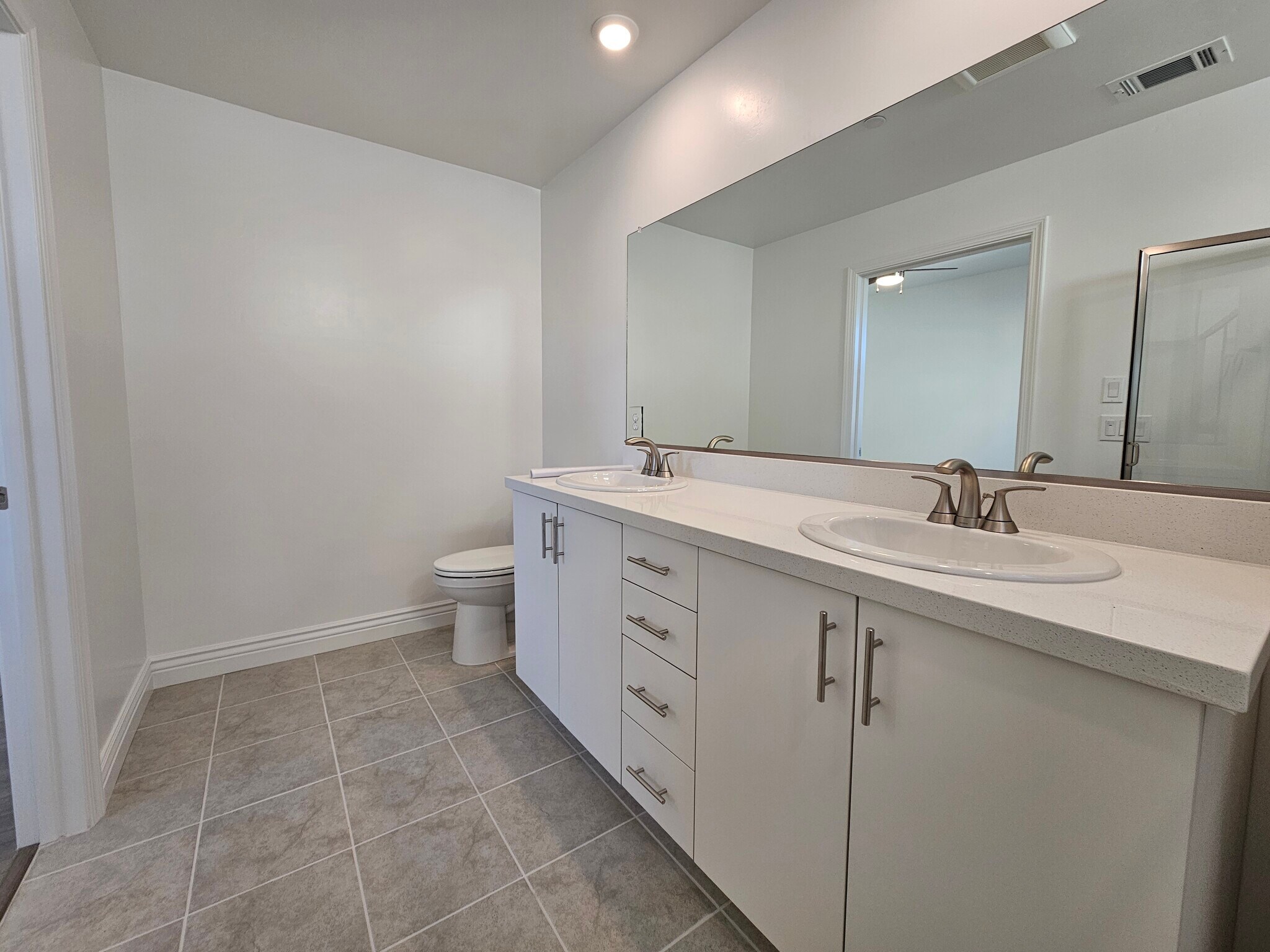 Master bath - 925 Madonna Rd