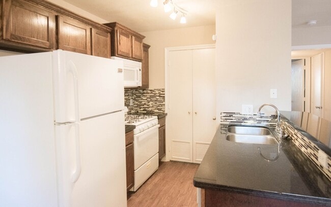Building Photo - AUGUST PRE-LEASE!  4 Bedroom/3.5 Bathroom ...