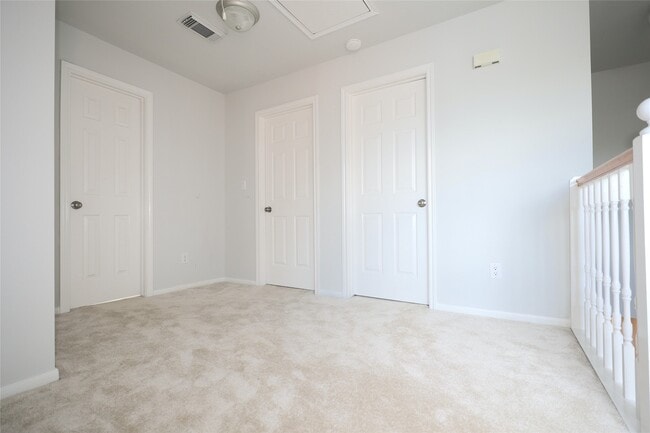 Building Photo - 3229 Continental Dr