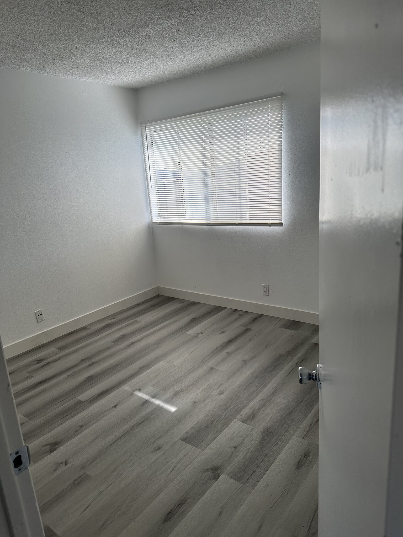 Secondary bedroom - 4727 W 147th St