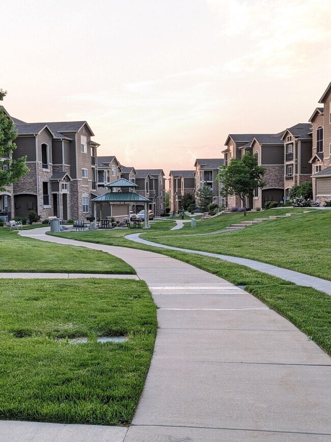 Building Photo - 2800 Blue Sky Cir