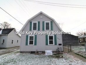 Building Photo - Adorable 3 BR 2 FULL BA House with Fenced Yard and Central Air (SECTION 8 APPROVED)