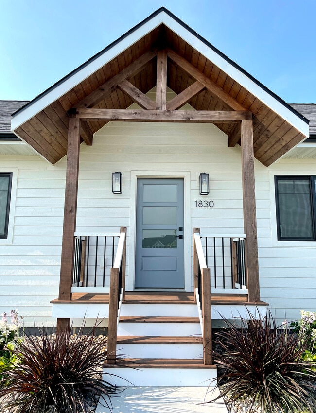 Building Photo - 1830 22nd St S