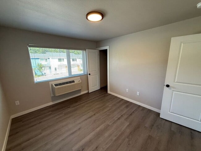 Building Photo - 2915 Waverly Dr SE