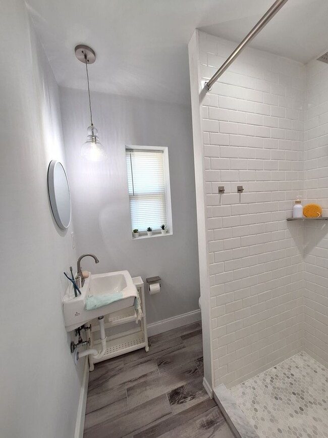 Building Photo - NSB FURNISHED EFFICIENCY-ALL UTILITES INCLUDED!